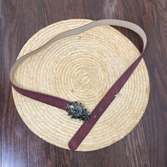 Loft Suede Leather Rhinestones Buckle Burgundy Belt Size Medium - Picture 15 of 16